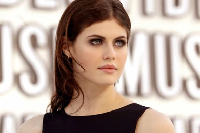 Alexandra Daddario HD Wallpapers