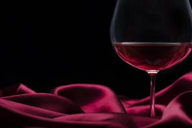 2560x1440 Red, Satin, Silk, Wine, Black Background, Glass ...