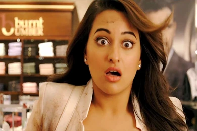 Shocking Scene Of Bollywood Actress Sonakshi Sinha In Movie 2014 ...