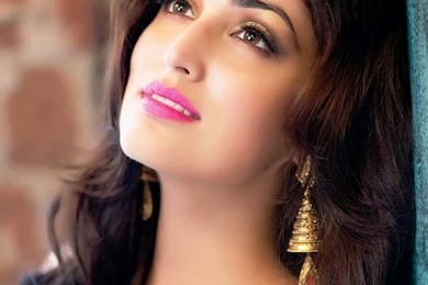 Download Yami Gautum Wallpapers