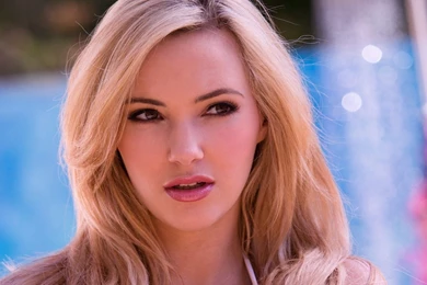 Sophia Knight HD Wallpapers For Desktop In High Resolution