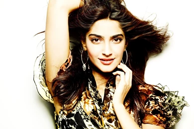 Sonam Kapoor Hairstyle   HDwallpaper4U.com
