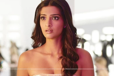 Wallpapers   Sonam Kapoor In The Movie Thank You (125604) Size:1366x768