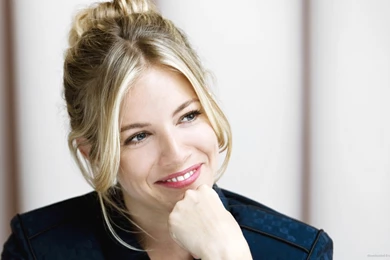 Download 1920x1080 Sienna Miller Smiling Wallpapers