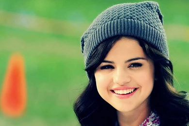 Selena Gomez Cute Smile Desktop Wallpapers