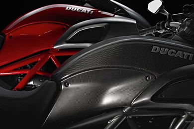 Red Black Ducati Diavel Motor