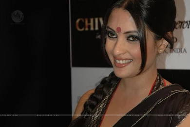 Photo Tabloid Model: Riya Sen   HD Wallpapers