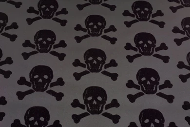 Skulls – Black On Gunmetal