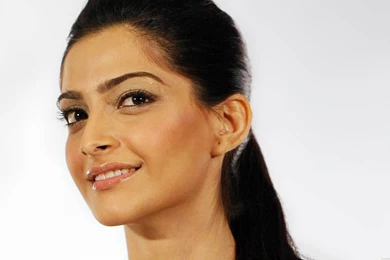 Hottest Actress Sonam Kapoor HD Wallpapers, Photos