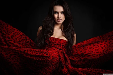 Woman In Red Dress Wallpapers : Hd Wallpapers