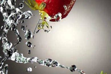 Strawberry Sinking In Water iPhone HD Wallpaper, iPhone HD ...