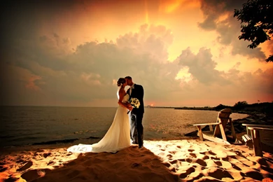 Romantic Couple Good Night Kissing Wallpapers