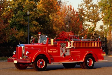 Cars: 1951 Mack Fire Engine, Picture Nr. 18404