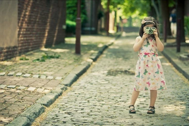 Cute Kid Girl Taking Photo Wallpapers   DreamLoveWallpapers
