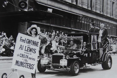 THE MUNSTERS Comedy Dark Frankenstein Munsters Halloween ...