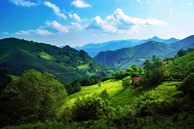 Beautiful Green Hills Wallpapers