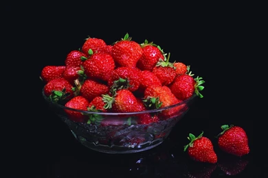 Download Wallpapers 1920x1080 Plate, Glass, Strawberry Full HD ...