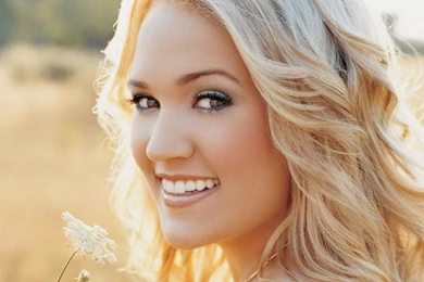 1024x768 Blondie Smiling Back Desktop PC And Mac Wallpapers