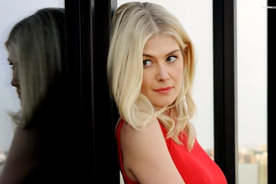 Rosamund Pike Wallpapers High Resolution And Quality Download