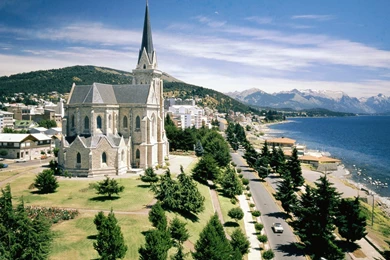 Church Near Sea Scene Wallpapers   1600x1200   451878