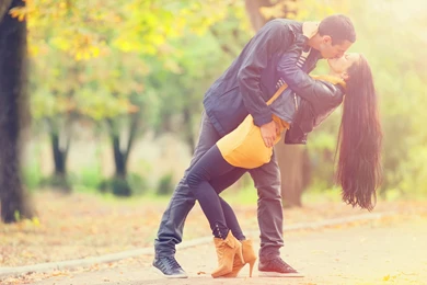 Love Kiss HD Wallpaper Images