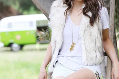 Troian Avery Bellisario Photo, Pics, Wallpapers   Photo