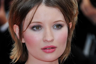 Emily Browning 6696 1920 X 1440   WallpaperLayer.com