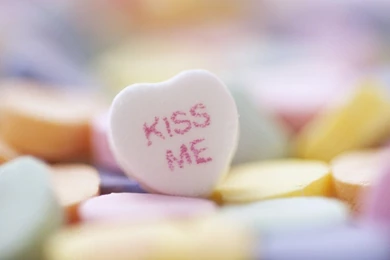 1366x768 Kiss Me Heart Candy Desktop PC And Mac Wallpapers