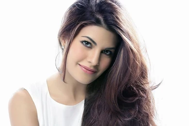 Jacqueline Fernandez Smile Wallpapers For Desktop & Mobile
