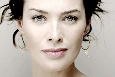 Download Lena Headey Portrait HD Wallpapers For Twitter Header ...