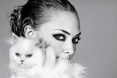 Amanda Seyfried, Black And White, Cat Wallpapers