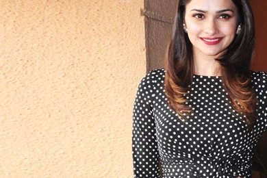 Prachi Desai Hot Looking Hd Wallpapers   Wallpapers