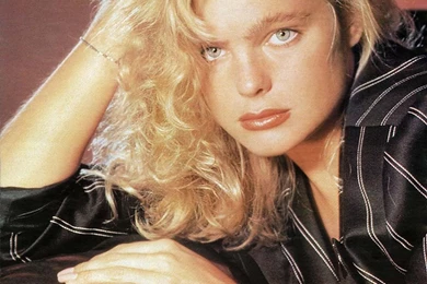Info New Singer: Erika Eleniak   Wallpapers