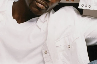 Download Wallpapers 640x1136 Akon, Boy, Armchair, Look, Photo set ...