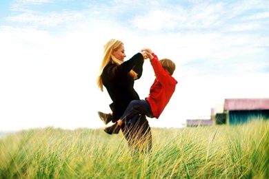 Download Wallpapers 1680x1050 Woman, Boy, Grass, Sky, Joy 1680x1050 ...