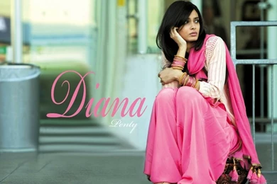 Cocktail Bollywood Deepika Padukone Diana Penty 1600x1200 ...