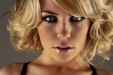 Pretty Women Wallpapers