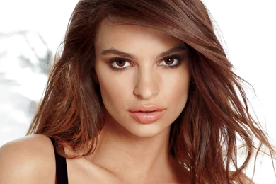 38 Emily Ratajkowski HD Wallpapers