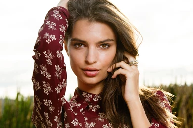 Actress Emily Ratajkowski Wallpapers