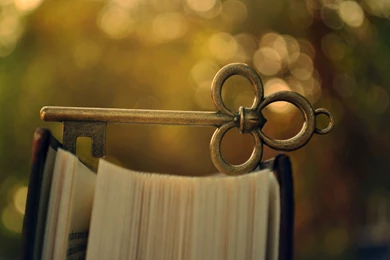 Beautiful Old Key On The Book Macro Wallpapers