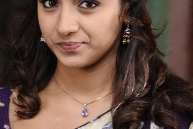 Download Trisha Krishnan In Hot Saree Wallpapers HD FREE Uploaded ...