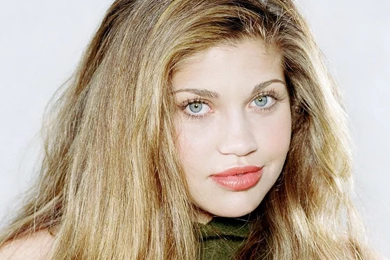 Danielle Fishel.html