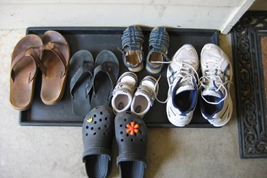 Exploring The Room Of The Wolfmother Wallpaper: Footsteps