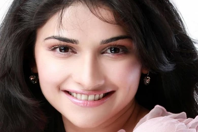 Bollywood Actress Prachi Desai Celebrity Wallpapers