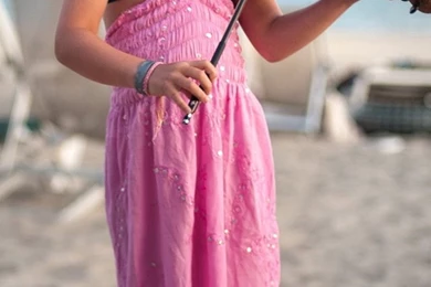 Cute Little Girl Playing A Violin iPhone Wallpapers