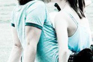 Download Kiss In Sand   Love And Emotion For Your Mobile Cell Phone