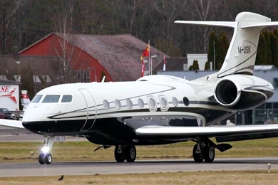 Eye Catching Livery! Gulfstream G650 M USIK Landing & Take Off ...