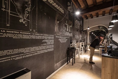 Labeerinto: Customized Wallpapers For The Pub In Modena