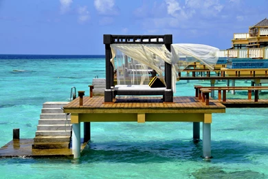 HOLIDAY SPOT WALLPAPER   (