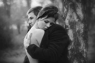 Hug Me Love Couple HD Wallpaper.jpgHD Wallpapertec